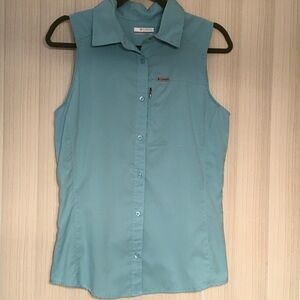Columbia Women's Light Blue Sleeveless Button Down Shirt